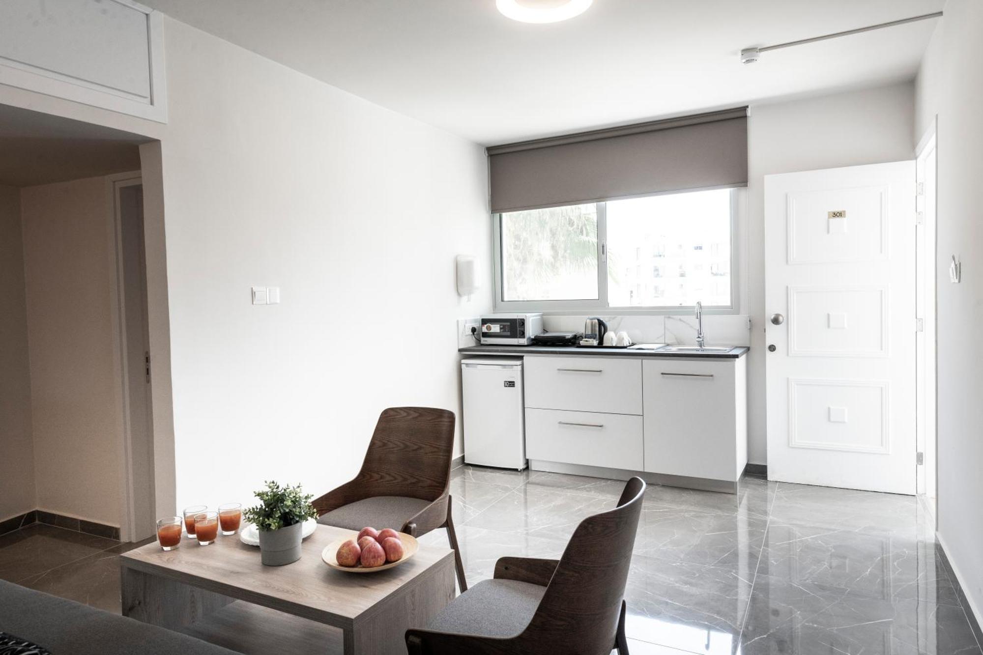 Blazer Residence Ларнака Екстер'єр фото