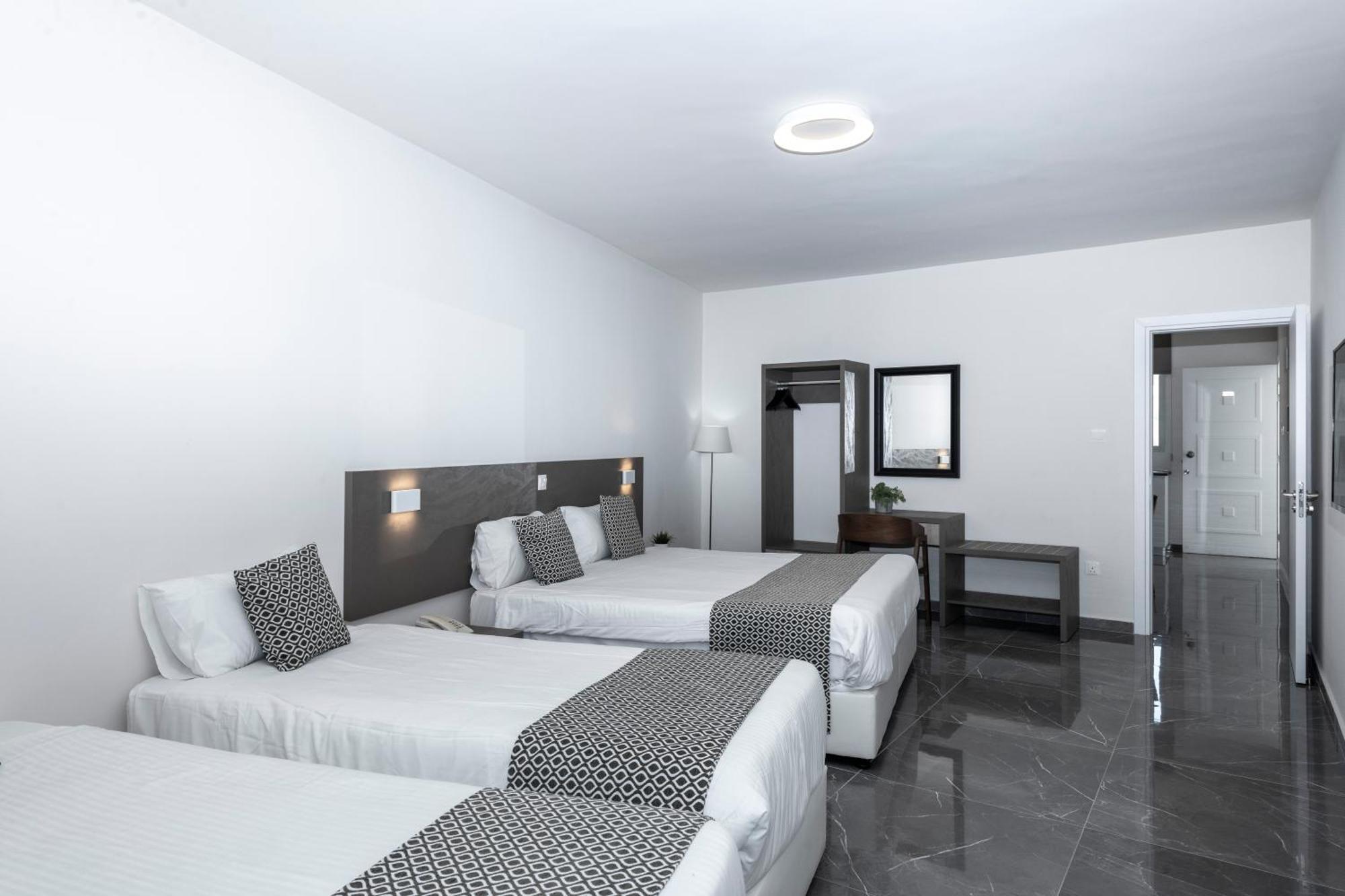 Blazer Residence Ларнака Екстер'єр фото