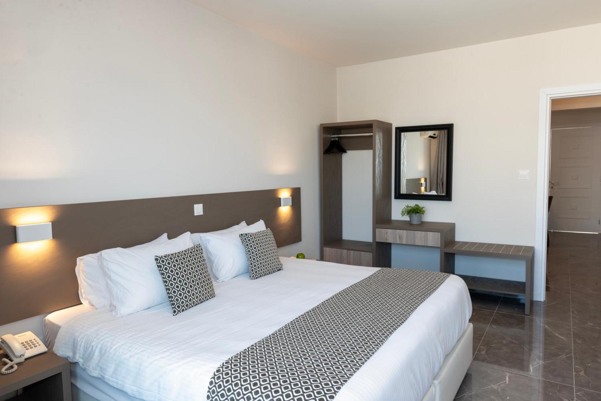 Blazer Residence Ларнака Екстер'єр фото